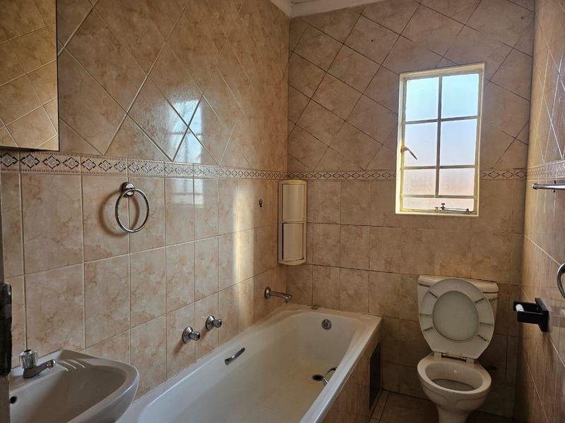 Rental Apartment in Georgina, Roodepoort! - Photo 3