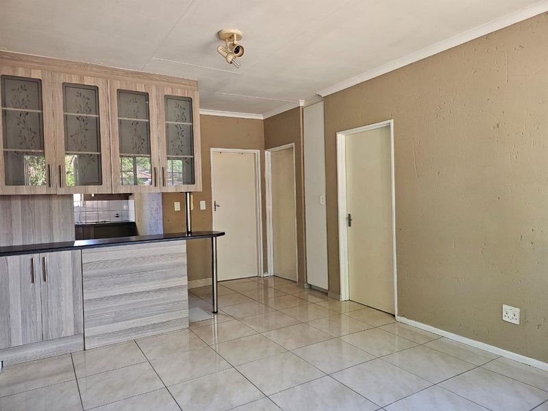 Rental Apartment in Georgina, Roodepoort! - Photo 10