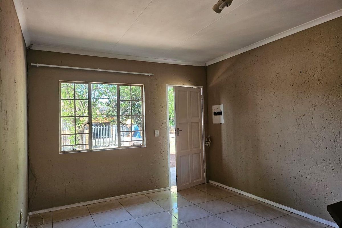 Rental Apartment in Georgina, Roodepoort! - Photo 4