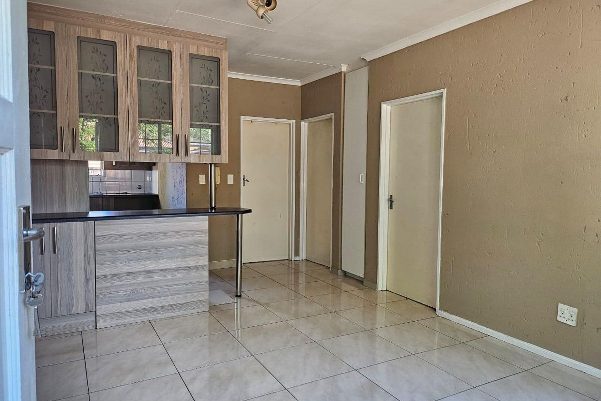 Rental Apartment in Georgina, Roodepoort! - Photo 2