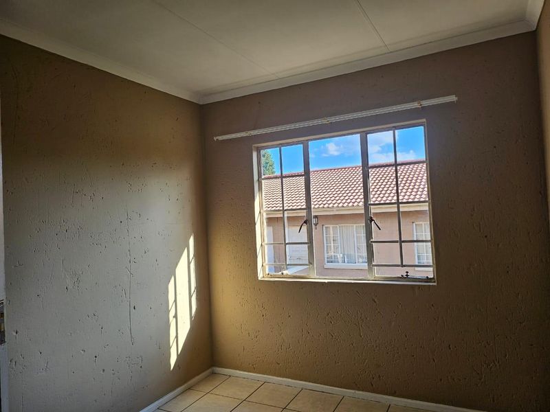 Rental Apartment in Georgina, Roodepoort! - Photo 5