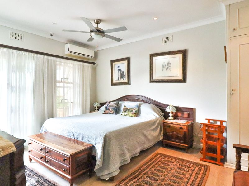 4 Bedroom home, 2 bathrooms, huge living area, pool and Flatlet NO LOAD SHEDDING - Photo 6