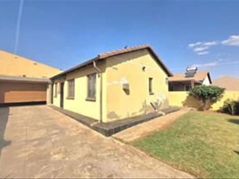 Comfortable Family Home with Modern Essentials - Photo 3