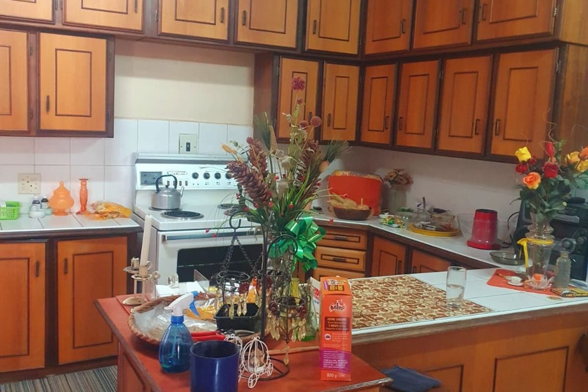 Spacious 3-Bedroom Home with Incredible Potential!  - Photo 2