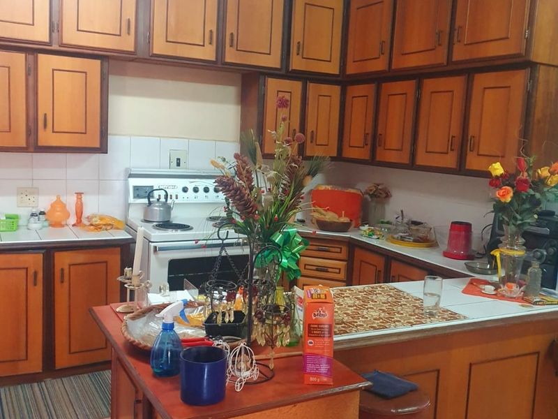 Spacious 3-Bedroom Home with Incredible Potential!  - Photo 2