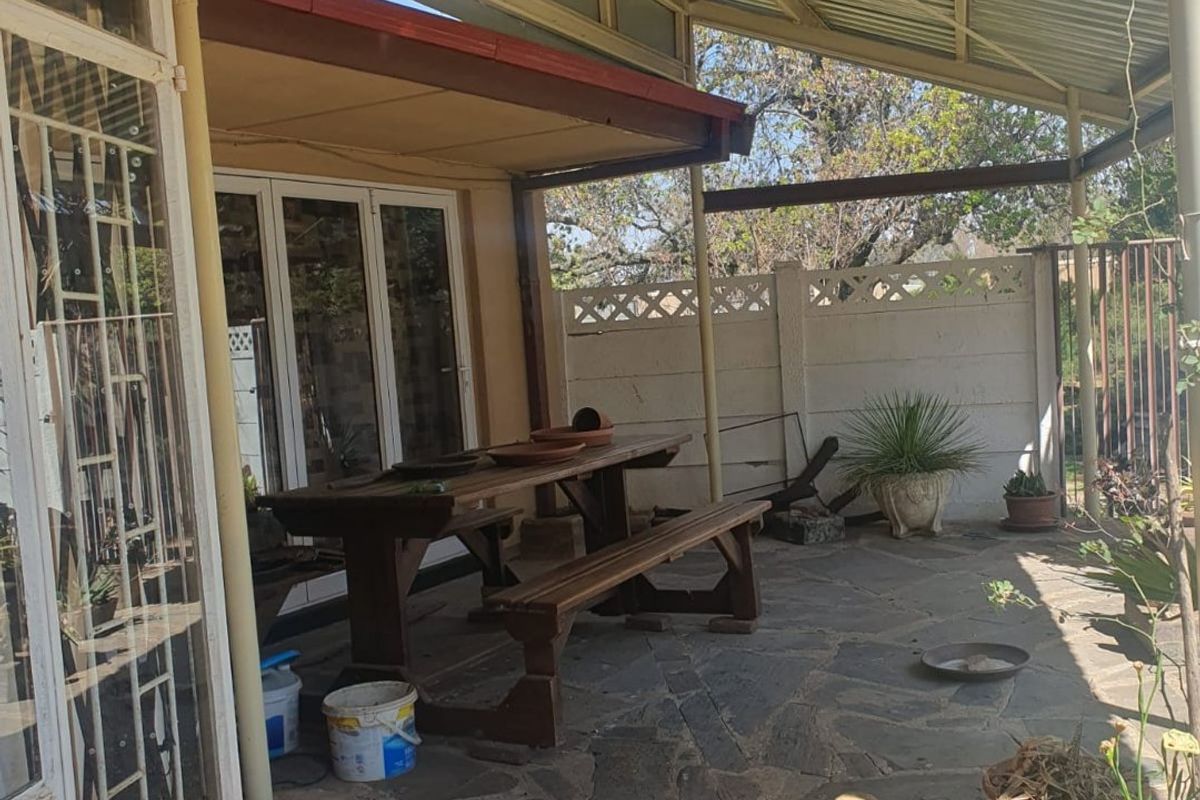 Spacious 3-Bedroom Home with Incredible Potential!  - Photo 3