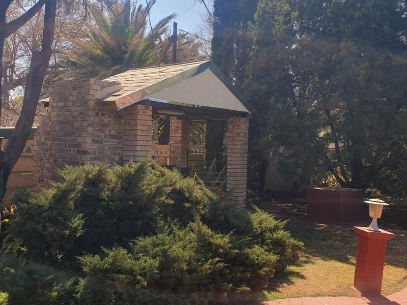 Spacious 3-Bedroom Home with Incredible Potential!  - Photo 9