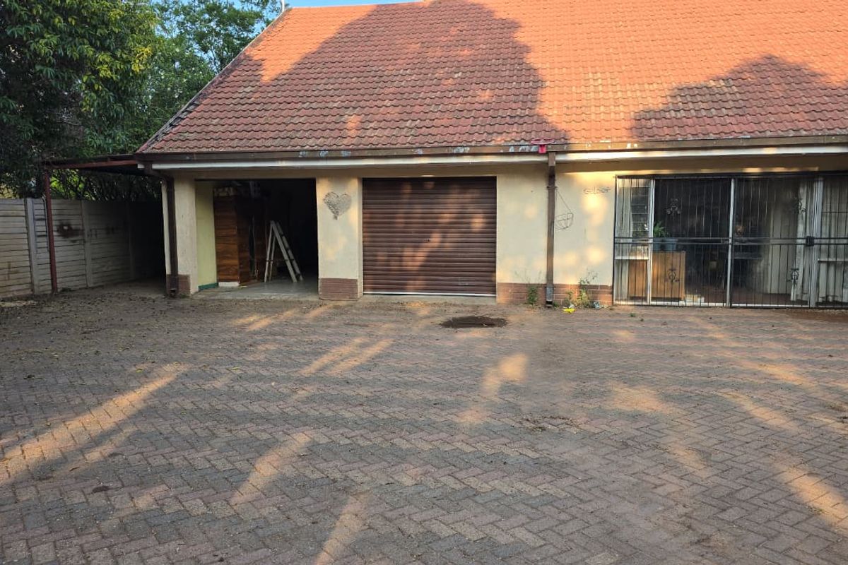 Great potential in a central location. - Photo 2