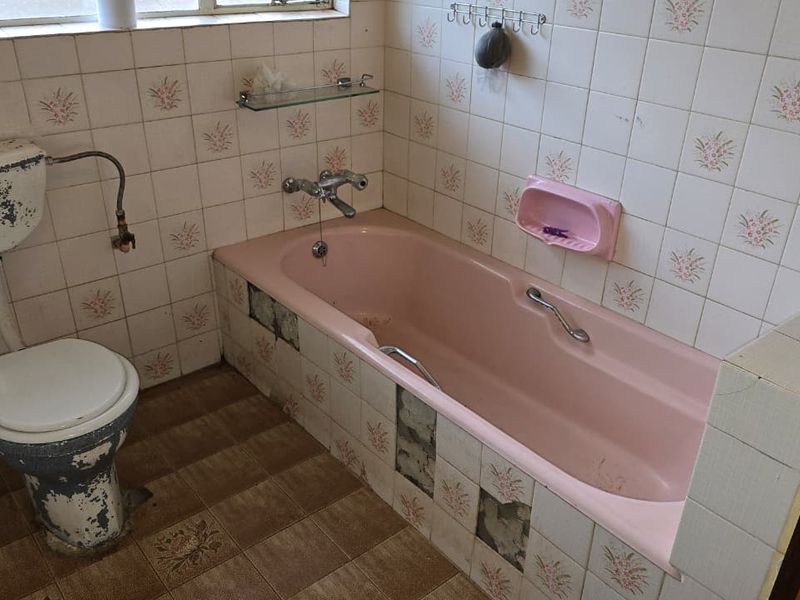 Great potential in a central location. - Photo 9