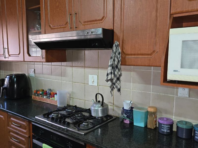 Great potential in a central location. - Photo 6