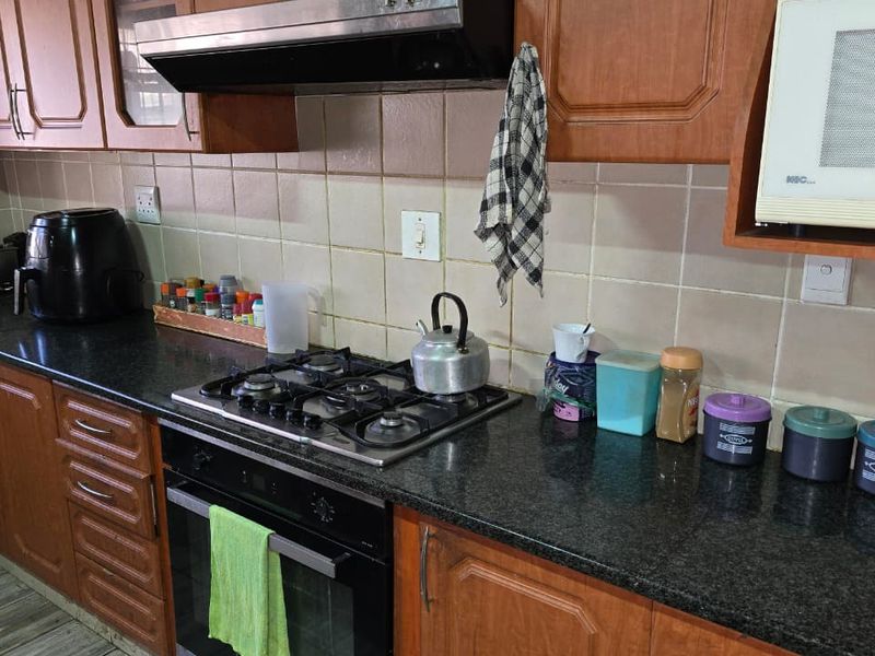 Great potential in a central location. - Photo 4