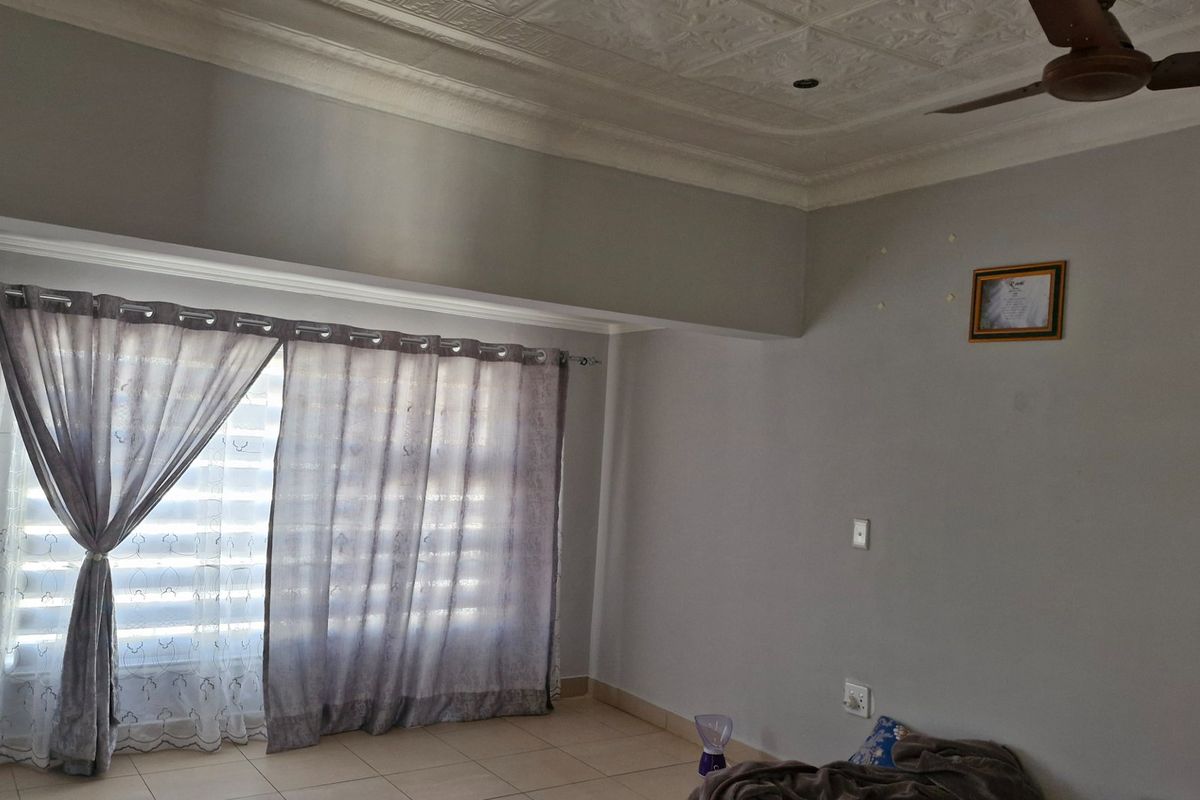 STUNNING HOUSE FOR SALE IN CROSBY - Photo 4