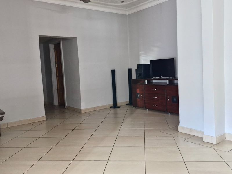 STUNNING HOUSE FOR SALE IN CROSBY - Photo 3