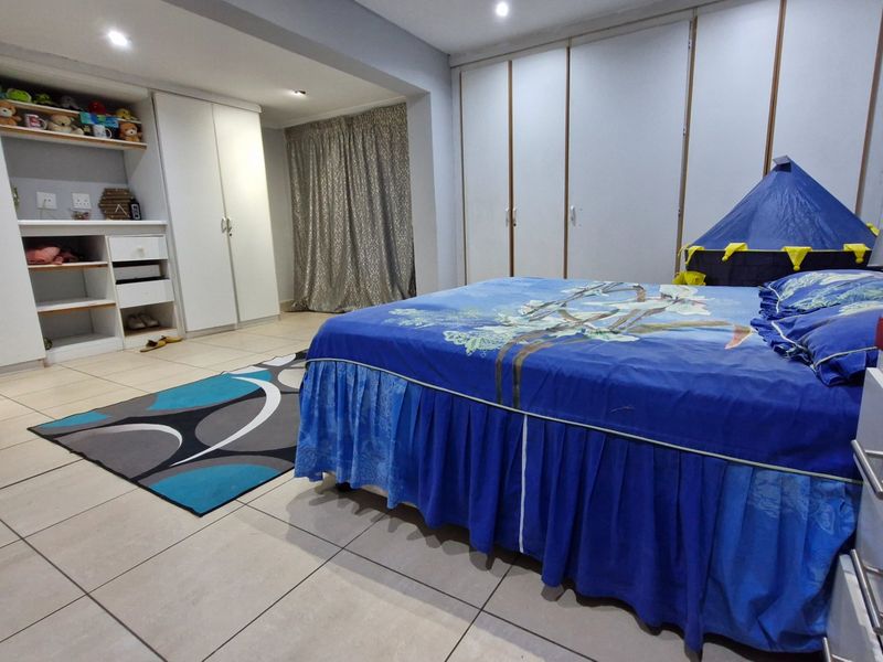 STUNNING HOUSE FOR SALE IN CROSBY - Photo 9