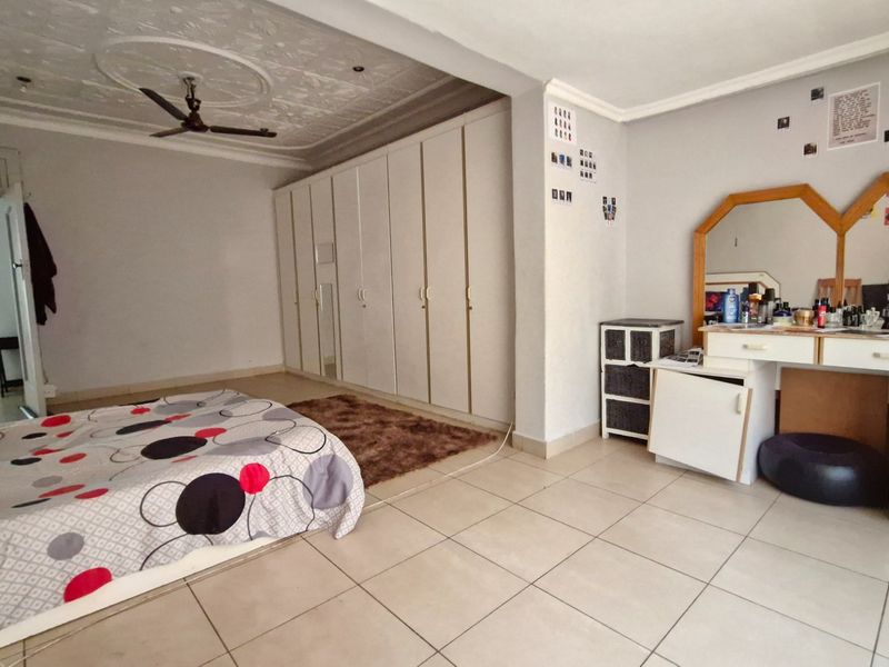 STUNNING HOUSE FOR SALE IN CROSBY - Photo 7