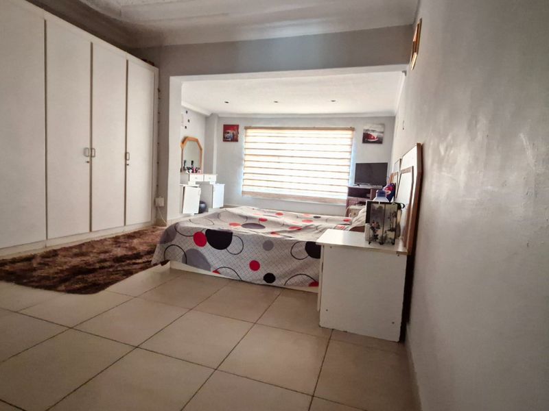 STUNNING HOUSE FOR SALE IN CROSBY - Photo 6