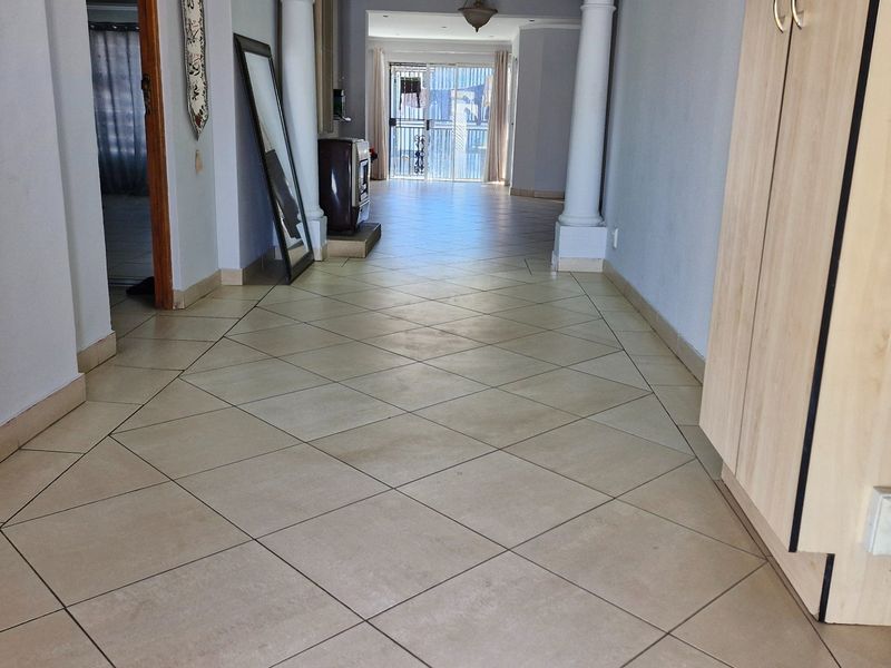 STUNNING HOUSE FOR SALE IN CROSBY - Photo 2