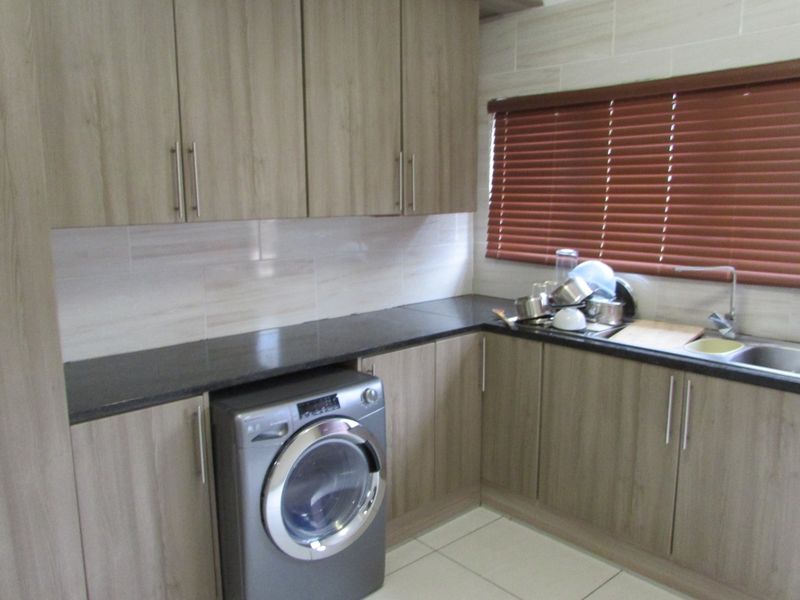 Modern 3 Bedroom, 2 bathroom home - Colts Hill - Photo 8