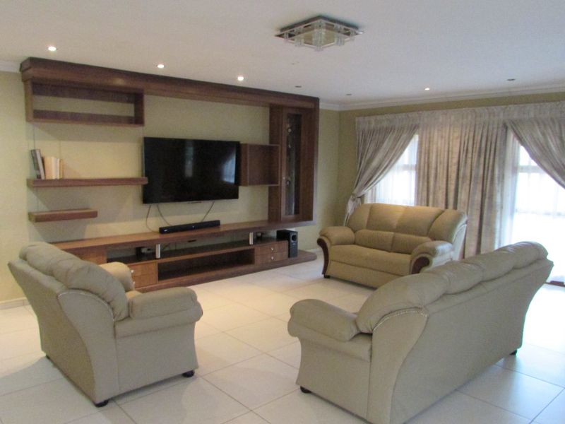 Modern 3 Bedroom, 2 bathroom home - Colts Hill - Photo 6