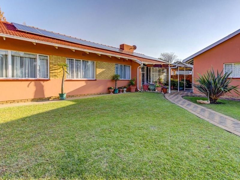 Elegant Family Home with Study, Granny Flat, and Pool - Photo 3