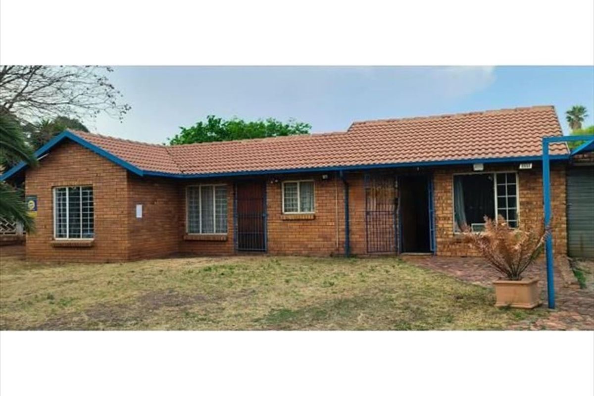 Spacious Four-Bedroom Family Home - Photo 3