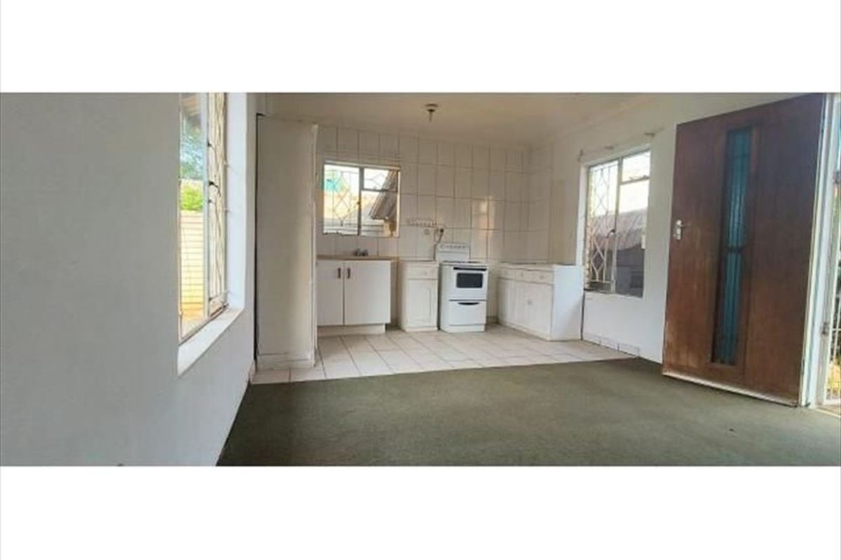 Spacious Four-Bedroom Family Home - Photo 2