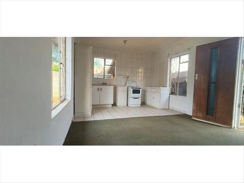 Spacious Four-Bedroom Family Home - Photo 2