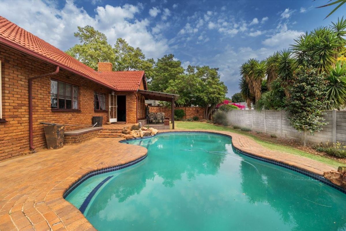 Versatile Family Home with Granny Flat, Pool, and Ample Parking - Photo 3