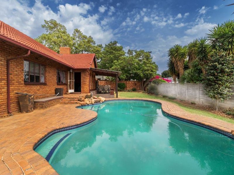 Versatile Family Home with Granny Flat, Pool, and Ample Parking - Photo 3