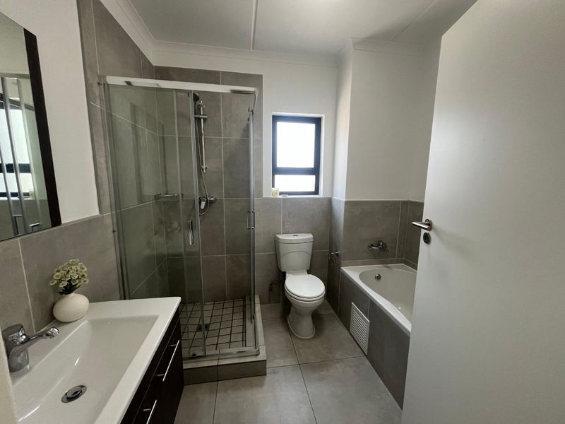 Spacious 2-Bed, 2-Bath Oasis in Tamarino Estate – Comfort Meets Contemporary Elegance - Photo 7