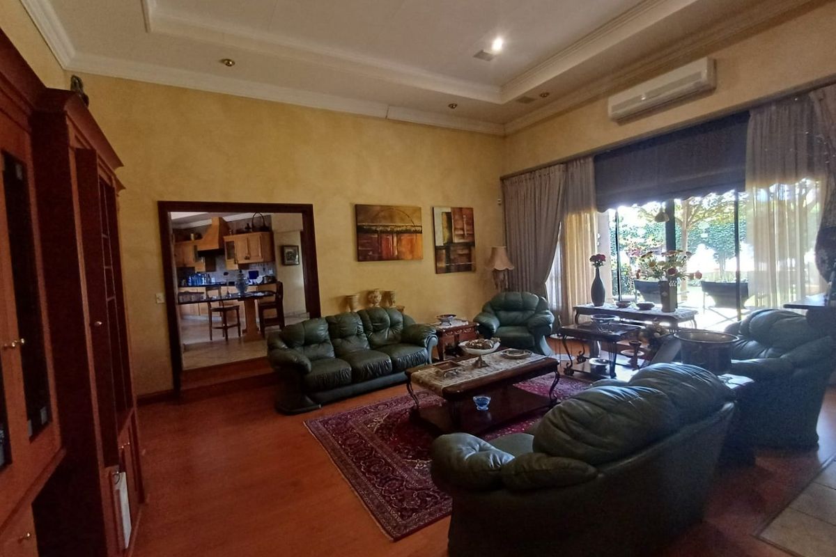 6 Bedroom House with Many Extras in Doringkruin - Photo 4