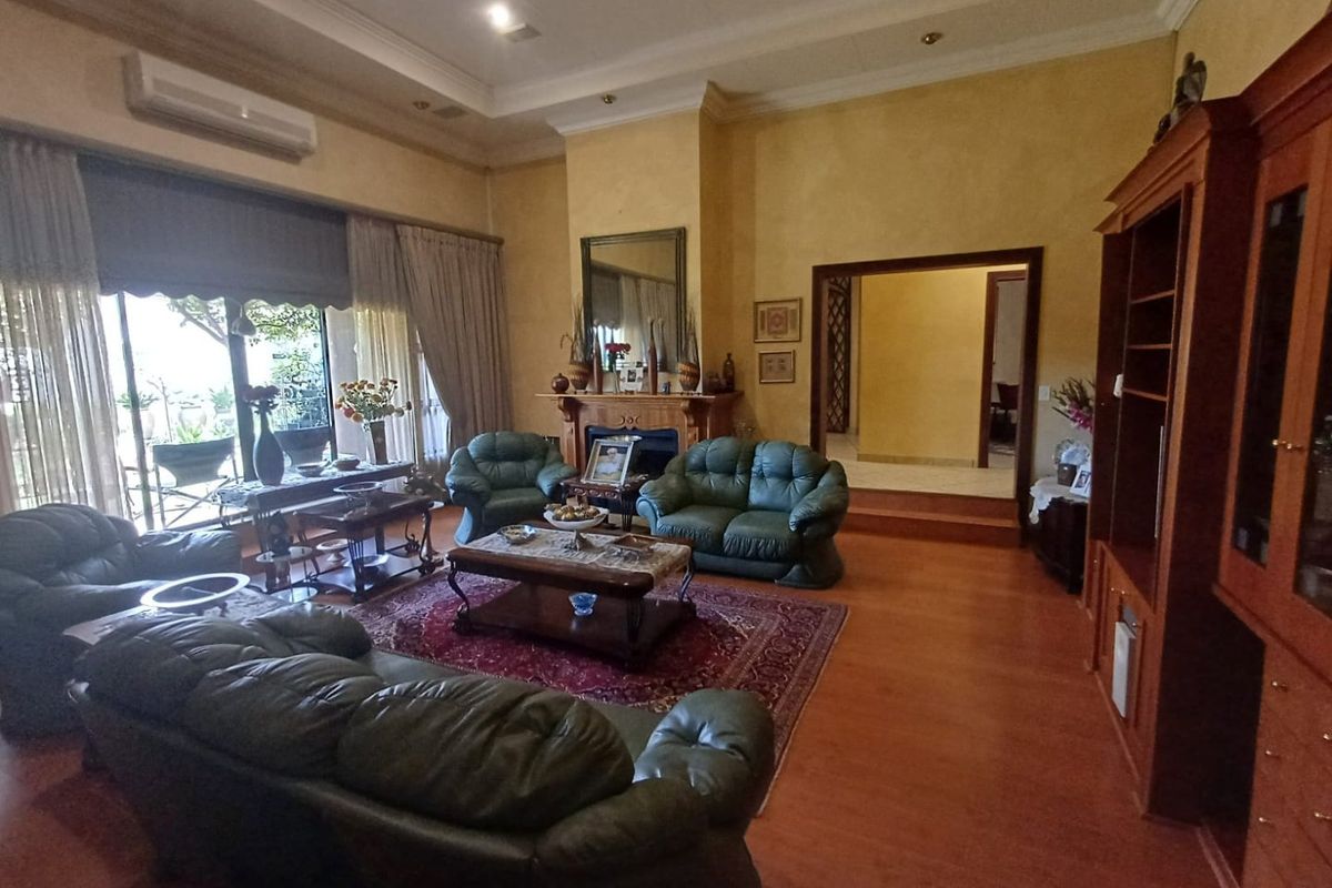 6 Bedroom House with Many Extras in Doringkruin - Photo 3