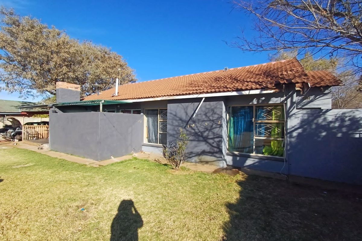 Priced just right for you....3 Bedroom Family Home in La Hoff.... - Photo 3