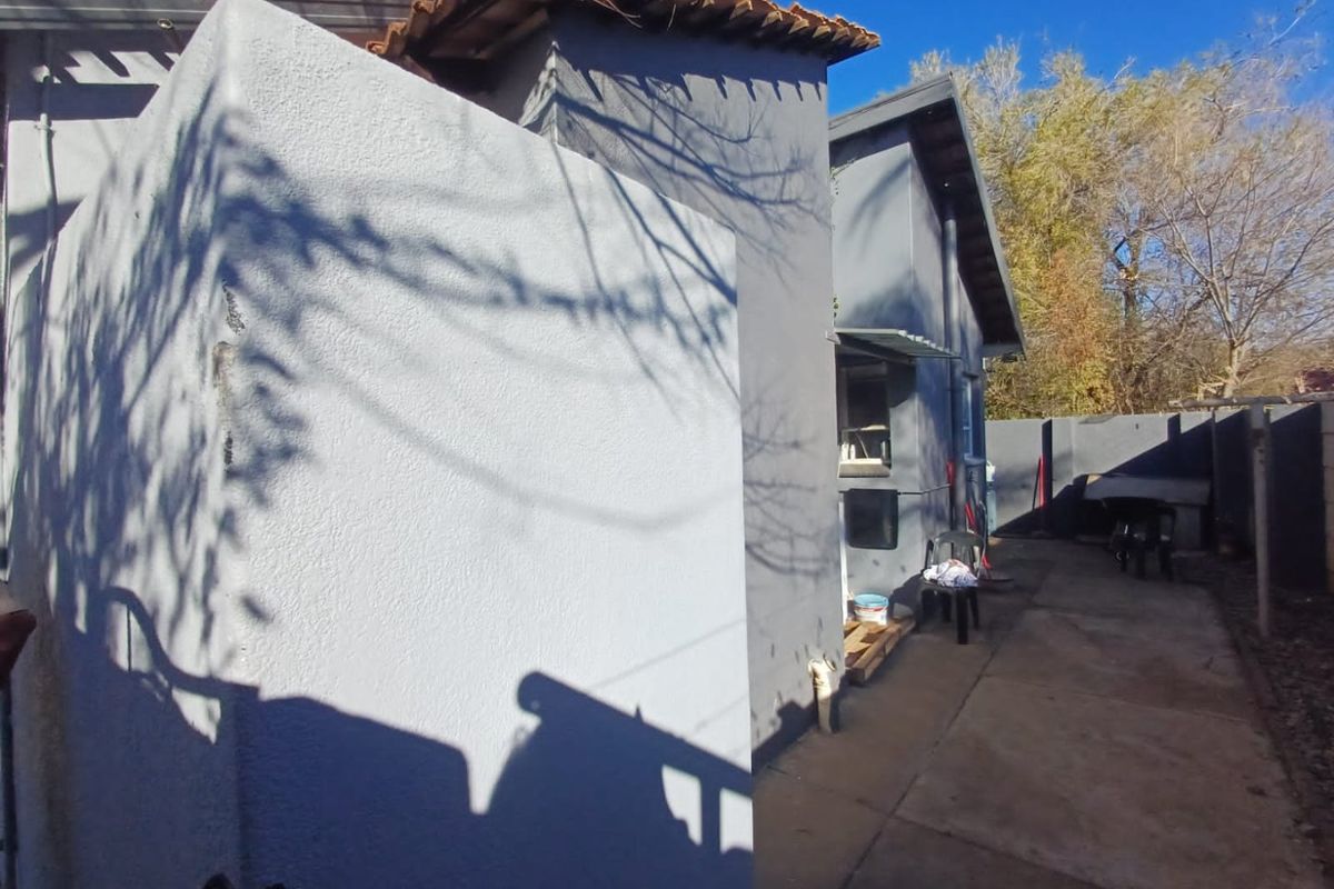 Priced just right for you....3 Bedroom Family Home in La Hoff.... - Photo 2