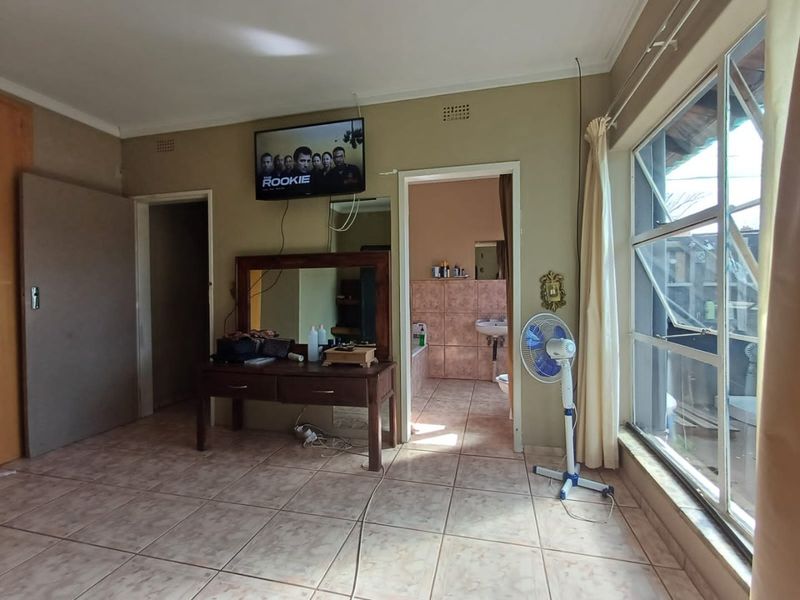 Priced just right for you....3 Bedroom Family Home in La Hoff.... - Photo 9