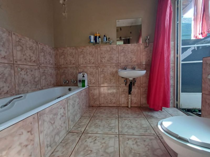 Priced just right for you....3 Bedroom Family Home in La Hoff.... - Photo 8