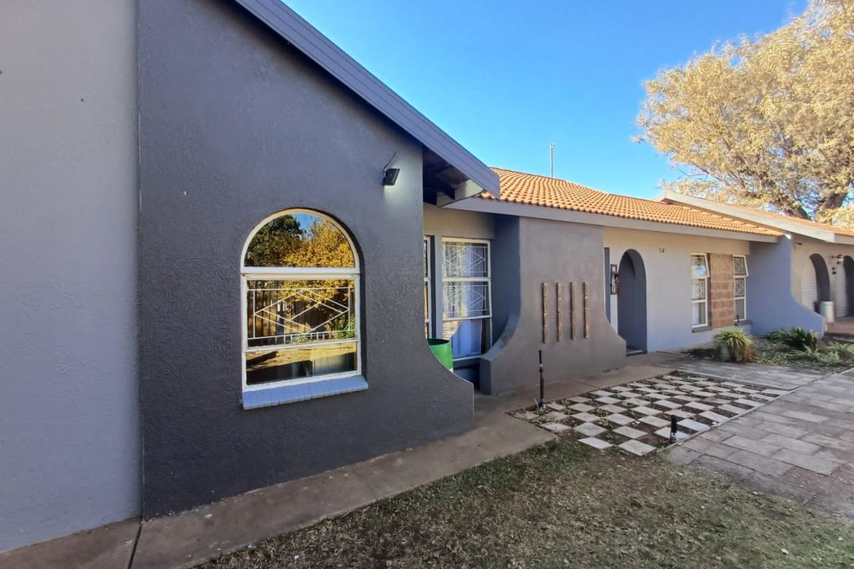 Priced just right for you....3 Bedroom Family Home in La Hoff.... - Photo 5