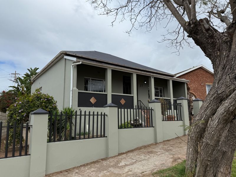 Newly renovated freestanding family home with character. - Photo 6