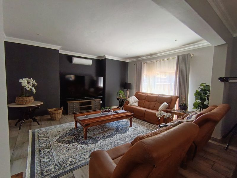 Modern 3-Bedroom Home in Secure Estate in Highveld - R3 400 000 - Photo 8