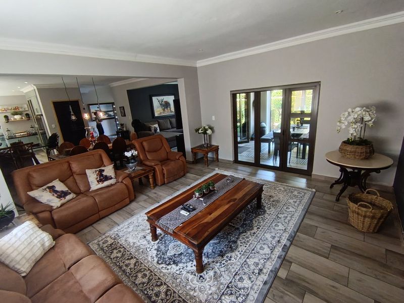 Modern 3-Bedroom Home in Secure Estate in Highveld - R3 400 000 - Photo 2