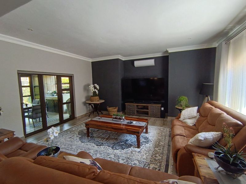 Modern 3-Bedroom Home in Secure Estate in Highveld - R3 400 000 - Photo 9