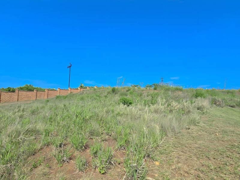 Prime Plot in Springvale – Approved Plans, Loft & Stunning Dam Views - Photo 6