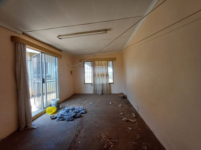 Charming Three-Bedroom Home with Income-Generating Flatlet in Stilfontein Ext 4 - Photo 9