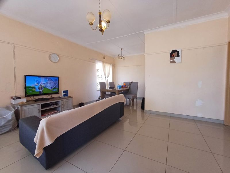 Charming Three-Bedroom Home with Income-Generating Flatlet in Stilfontein Ext 4 - Photo 10