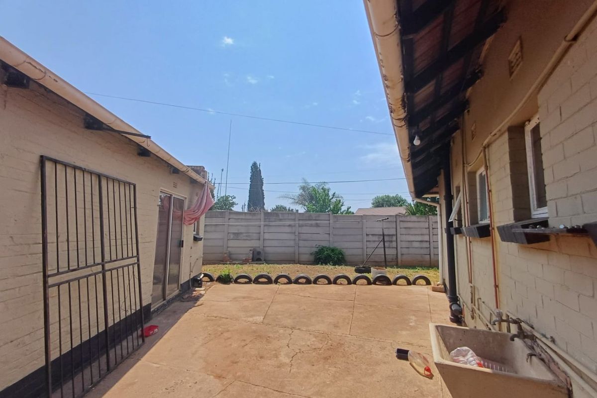 Charming Three-Bedroom Home with Income-Generating Flatlet in Stilfontein Ext 4 - Photo 5