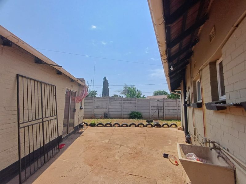 Charming Three-Bedroom Home with Income-Generating Flatlet in Stilfontein Ext 4 - Photo 5