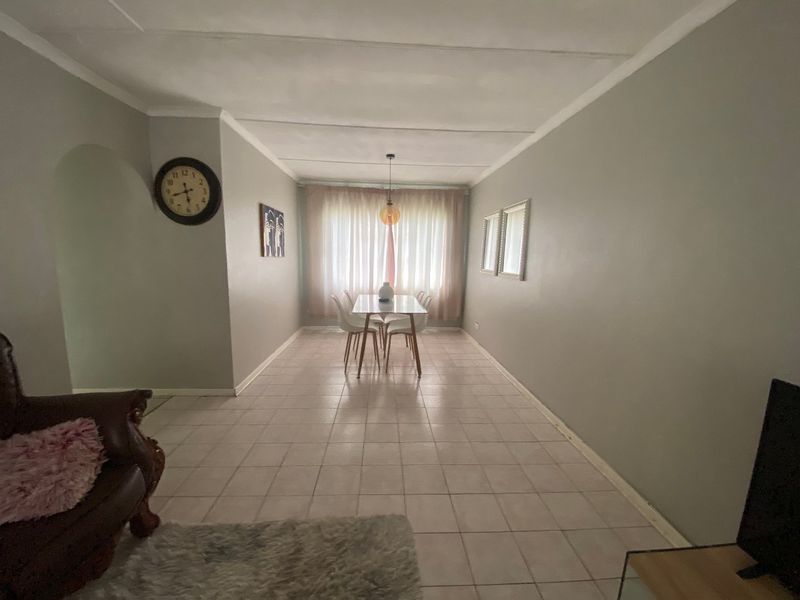 Nu 17 —Don’t Miss Out — Big Space, Brilliant Price!” - Photo 4