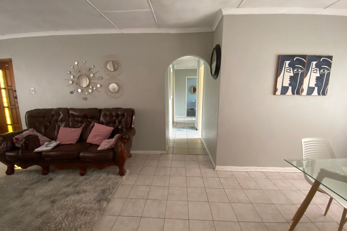 Nu 17 —Don’t Miss Out — Big Space, Brilliant Price!” - Photo 5