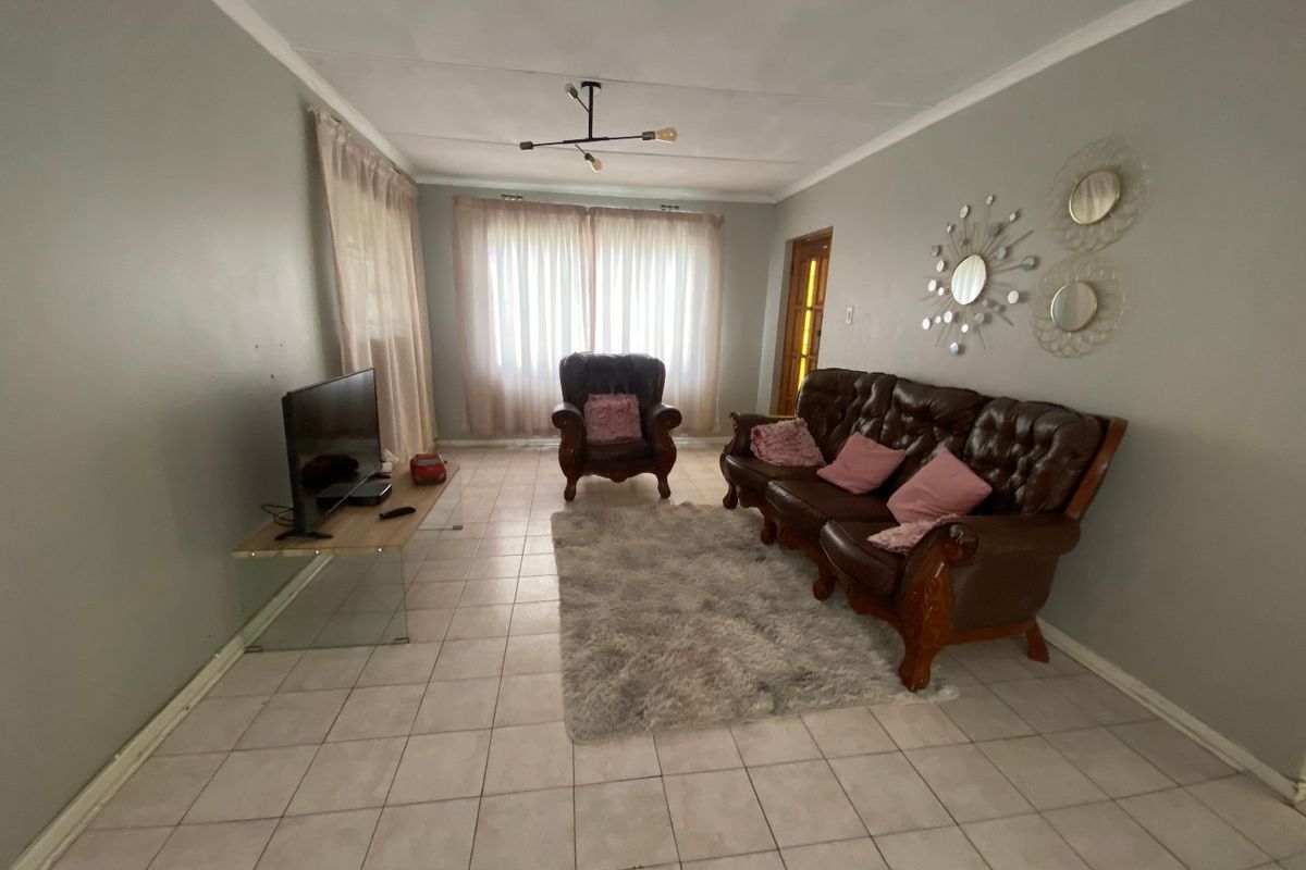 Nu 17 —Don’t Miss Out — Big Space, Brilliant Price!” - Photo 3