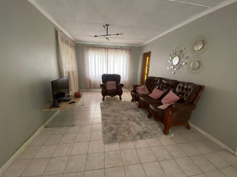 Nu 17 —Don’t Miss Out — Big Space, Brilliant Price!” - Photo 3